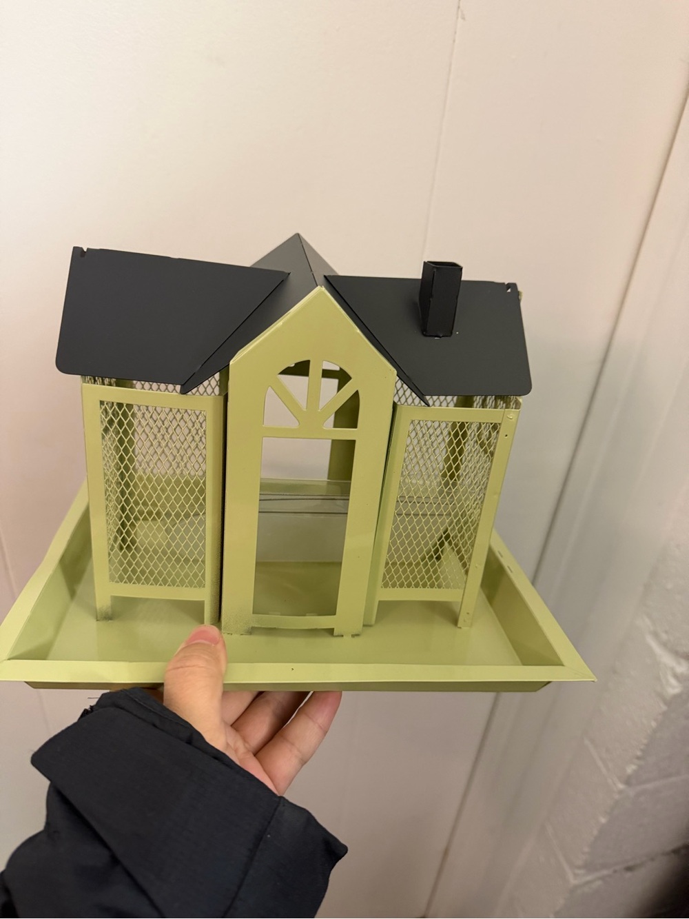Outdoor Metal Mesh Wild Bird Feeder House - Picture 13 of 13